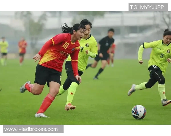 足球珠脚链的魅力与时尚搭配让你在运动中绽放个性风采